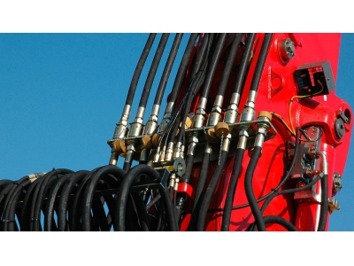 工業橡膠軟管在工程車行業的應用